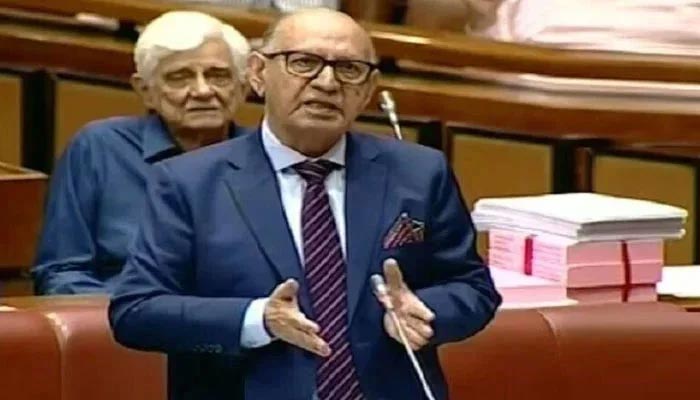 Constitutional package 'not possible' without Maulana Fazl's support: Senator Irfan Siddiqui 